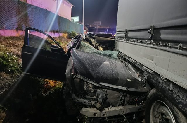 Kahramanmaraş’ta Otomobil Tıra Arkadan Çarptı: 4 Yaralı