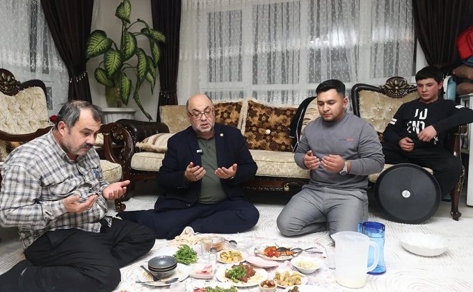 Başkan Akpınar Sümer Mahallesi’nde İftar Sofrasına Konuk Oldu