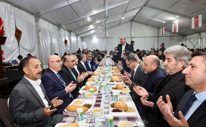 Vali Ünlüer İftar Çadırında Vatandaşlarla Buluştu