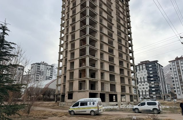 Kahramanmaraş’ta 18 Yaşındaki Genç Kız İnşaattan Atlayarak Hayatını Kaybetti