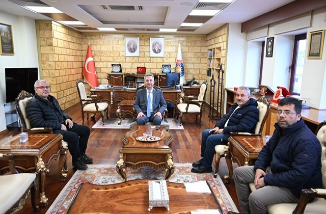 Kahramanmaraş Sütçü İmam Üniversitesi’nde Yeni Dönem: Gazetecilerden Rektör Okumuş’a “Hayırlı Olsun” Ziyareti