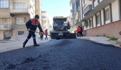 Büyükşehir, Dulkadiroğlu Yenişehir Mahallesi’nde Asfalt Seferberliğini Sürdürüyor
