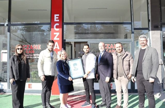 14. Bölge Kahramanmaraş Eczacı Odası Başkanı Ebru Kaya’dan  Elbistan’da Yeni Eczaneye Ziyaret