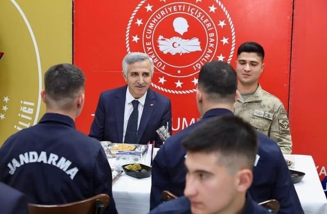 Mükerrem Ünlüer Jandarma Personeliyle İftarda Buluştu