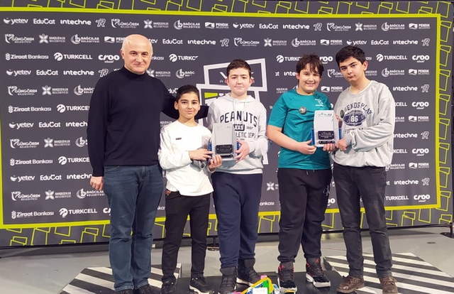 SANKO OKULLARI VEX IQ ROBOT YARIŞMASINDA TÜRKİYE BİRİNCİSİ VE ÜÇÜNCÜSÜ OLDU