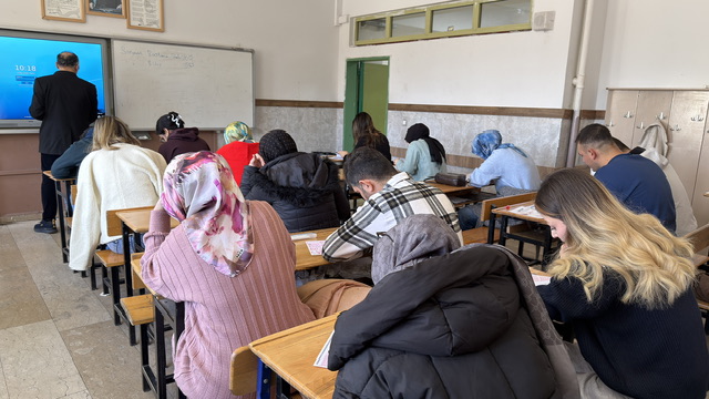 Gençler Gerçek Sınav Atmosferini Yaşadı;Büyükşehir’in Deneme Sınavına Yoğun İlgi
