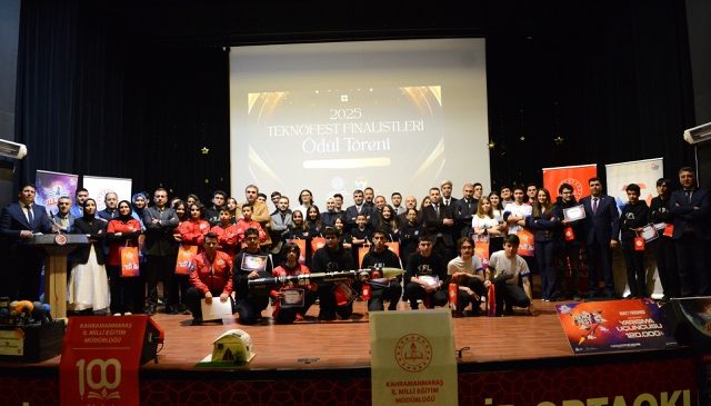 KSÜ Yönetimi TEKNOFEST Başarısını Paylaşan Öğrencilerin Ödül Törenine Katıldı