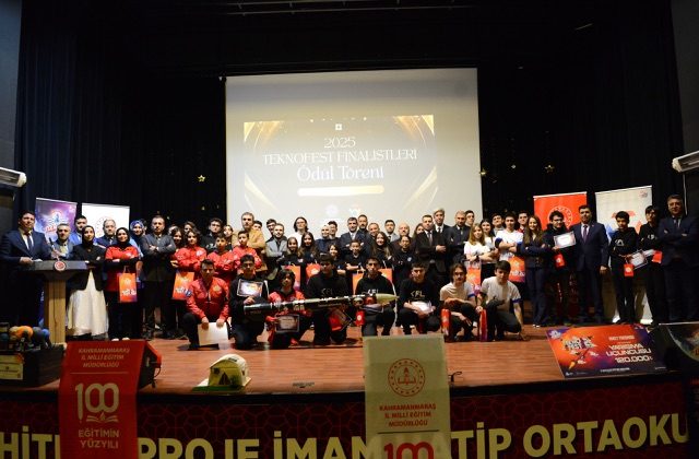 KSÜ Yönetimi TEKNOFEST Başarısını Paylaşan Öğrencilerin Ödül Törenine Katıldı