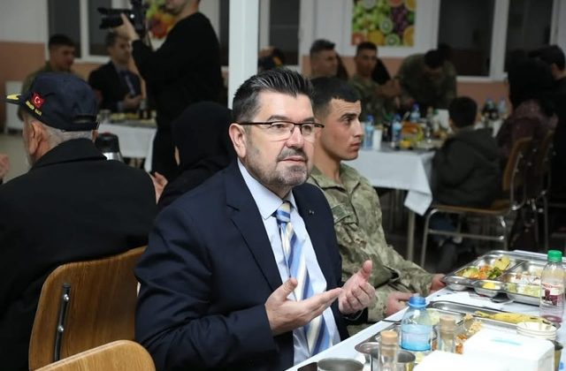 General Mehmet Hayri Tarhan Kışlası’nda Şehit Aileleri ve Gazilerle İftar