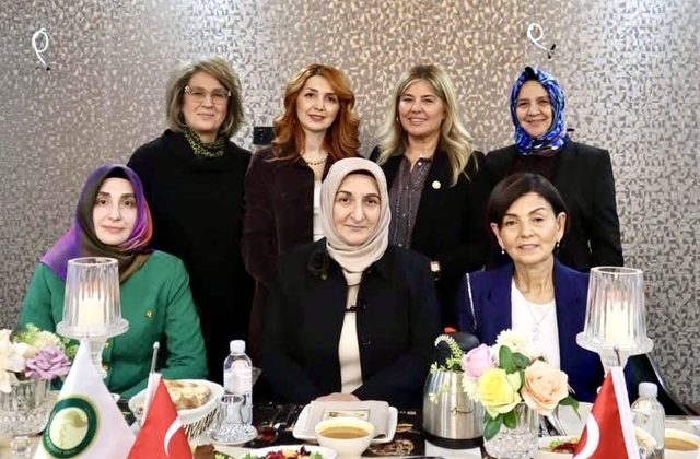 Depremzede Anneler İftar Sofrasında Buluştu