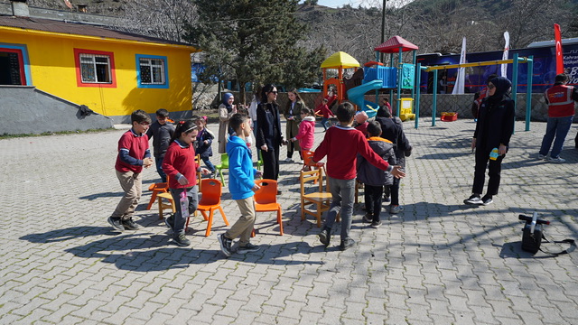 Büyükşehir’den Sarıçukur’da Miniklere Eğlence ve Bilim Dolu Bir Gün