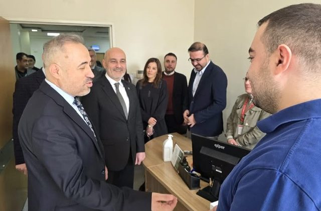 AK Parti Kahramanmaraş Teşkilatından Sağlık Çalışanlarına 14 Mart Ziyareti