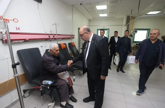 Dulkadiroğlu Belediyesi’nden Hastanede Anlamlı Bayram Ziyareti