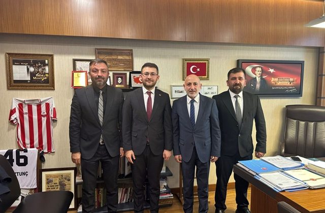 CHP’li Öztunç, Kahramanmaraşlı Belediye Başkanlarını TBMM’de Ağırladı