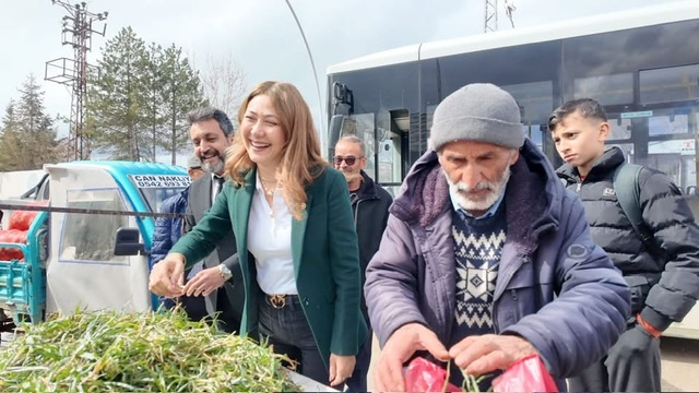 MHP’li Karakoç’tan Elbistan’da “Yemlik” İkramı