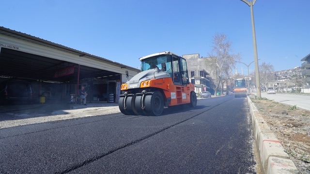 Büyükşehir, Kuddusi Baba Bulvarı’nda Asfalt Çalışmasını Sürdürüyor