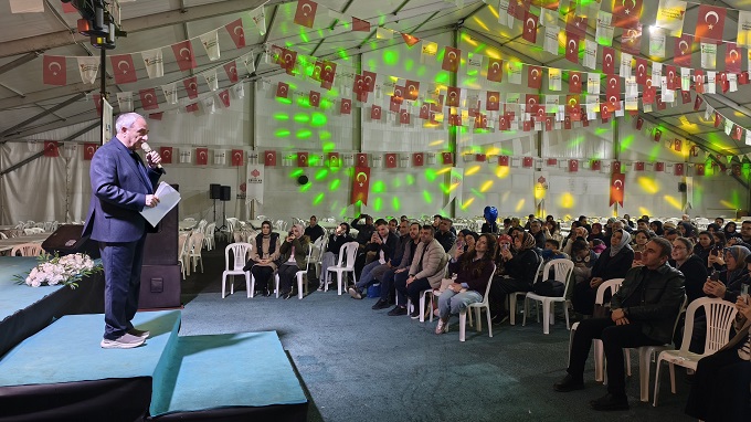 Nurullah Genç, Ramazan Akşamını Şiirleriyle Süsledi