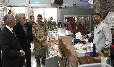 Başkan Görgel ve Vali Ünlüer, Uzunçarşı’da Esnaf ve Vatandaşlarla Bir Araya Geldi