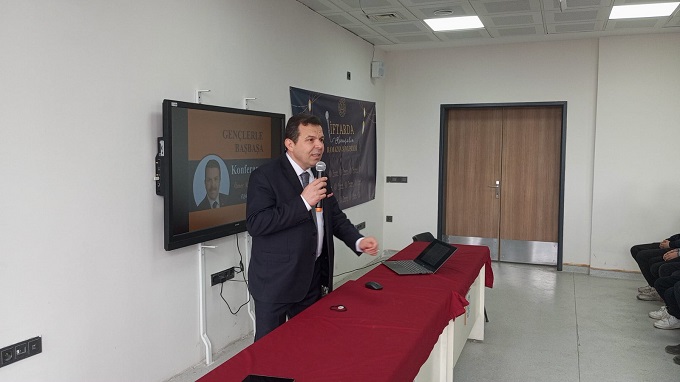 “En Sevgiliye” Konferansına Öğrencilerden Yoğun İlgi
