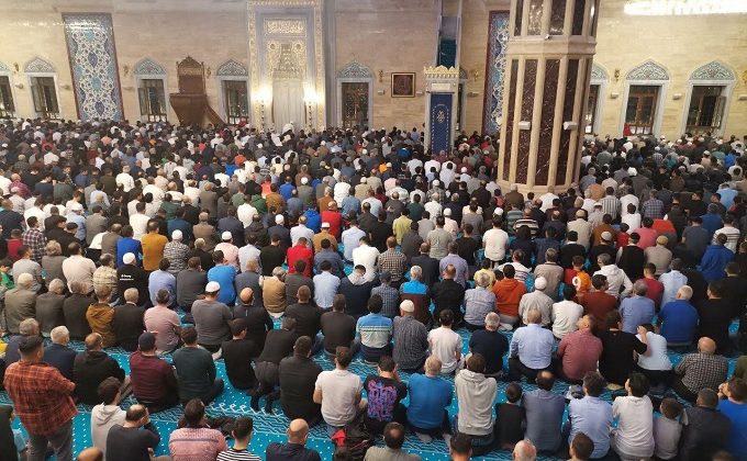Kahramanmaraş’ta Kadir Gecesi’nde Abdulhamid Han Camii Doldu Taştı