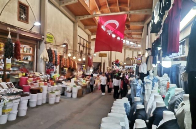 Kahramanmaraş’ta Bayram Hareketliliği: Tarihi Çarşıda Yoğunluk, Evlerde Tatlı Telaşı