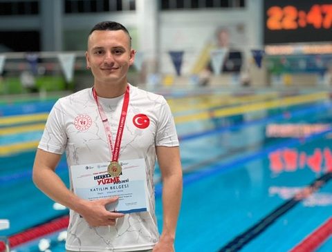 Kahramanmaraşlı yüzücü Doğukan Demir Türkiye şampiyonu oldu