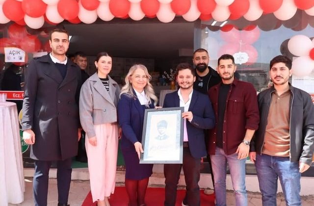 Pazarcık’ta Yeni Eczane Hizmete Açıldı