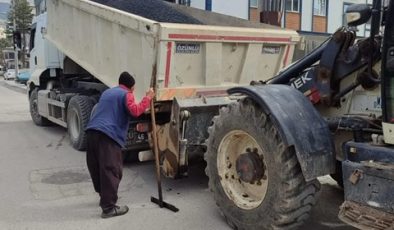 Bayazıtlı Mahallesi’nde Asfalt Yama Çalışmaları Sürüyor