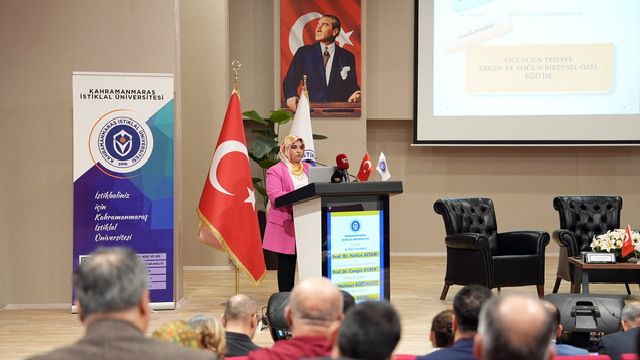 Uzman İsimler Otizmi Tüm Yönleriyle Ele Aldı