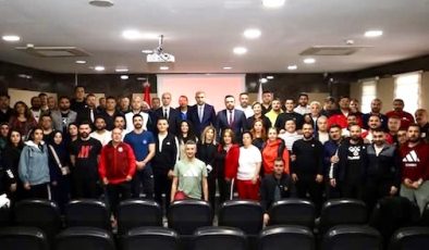 Antrenörlerle Değerlendirme Toplantısı Gerçekleştirildi