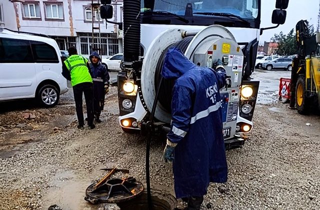 Büyükşehir’den Yağış Sonrası Arterlere Anında Müdahale