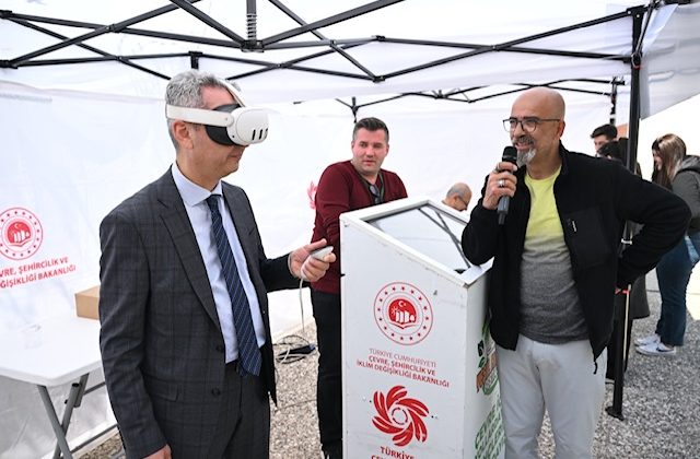 Rektör Okumuş, Yeşil Kampüs Festivalinde Stantları İnceledi