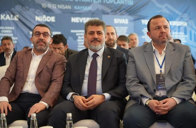 AK Partili Debgici, Kayseri’deki Strateji Toplantısına Katıldı