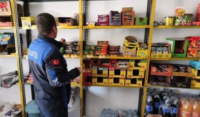 Pazarcık’ta Zabıta Denetimleri: Tarihi Geçmiş Ürünler İmha Edildi, Kurallara Uymayan İşletmeler Mühürlendi