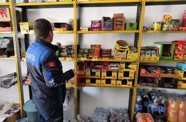 Pazarcık’ta Zabıta Denetimleri: Tarihi Geçmiş Ürünler İmha Edildi, Kurallara Uymayan İşletmeler Mühürlendi
