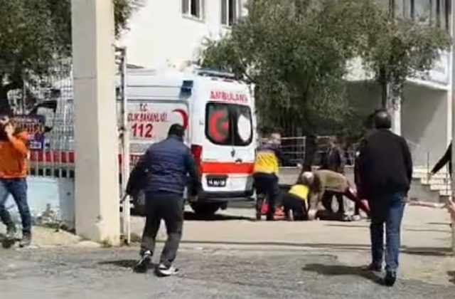 Kahramanmaraş’ta okulda silahlı saldırı:  -Biri öğretmen 3 öğrenci öldü 20 kişi yaralandı  -Silahlı saldırgan öldürüldü
