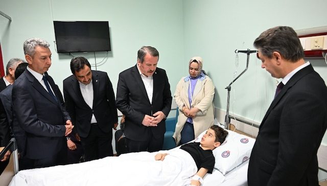 Memur-Sen Genel Başkanı Ali Yalçın KSÜ Tıp Fakültesi Hastanesinde Tedavi Gören YaralılarıZiyaret Etti