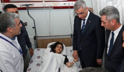 Bakanlar KSÜ Tıp Fakültesi Hastanesinde Yaralı Öğrencileri Ziyaret Etti