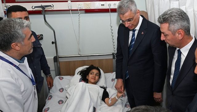 Bakanlar KSÜ Tıp Fakültesi Hastanesinde Yaralı Öğrencileri Ziyaret Etti