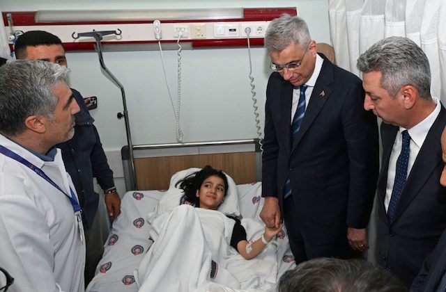 Bakanlar KSÜ Tıp Fakültesi Hastanesinde Yaralı Öğrencileri Ziyaret Etti