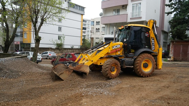 Büyükşehir Belediyesi ve KASKİ ekipleri, aşırı sağanak yağış alan bölgelerde çalışmalarını sürdürüyor.