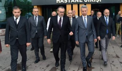 MAHİR ÜNAL’DAN KAHRAMANMARAŞ’TA YARALI ÖĞRENCİLERE DESTEK ZİYARETİ