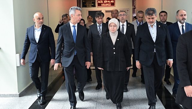 Milletvekillerinden Yaralı Öğrencilere Ziyaret