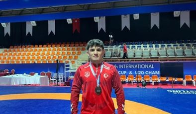 Kahramanmaraşlı Güreşçiden Uluslararası Başarı