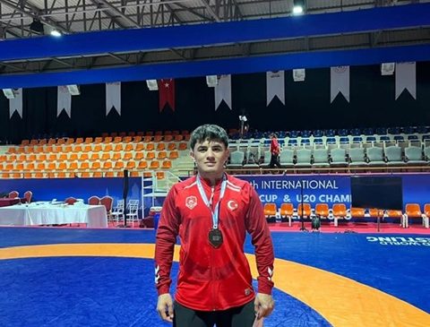 Kahramanmaraşlı Güreşçiden Uluslararası Başarı