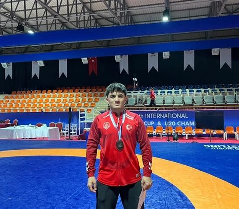 Kahramanmaraşlı Güreşçiden Uluslararası Başarı