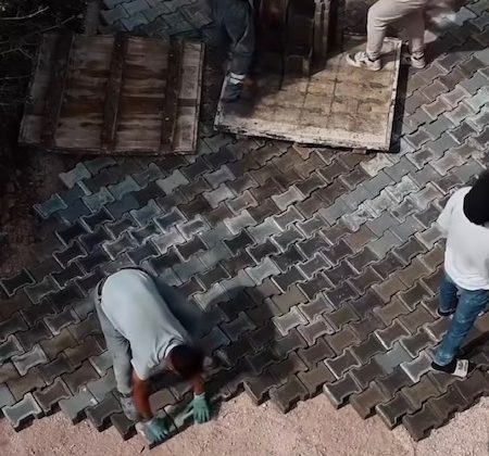 Beşbucak’ta Kilit Parke Yol Çalışmaları Sürüyor