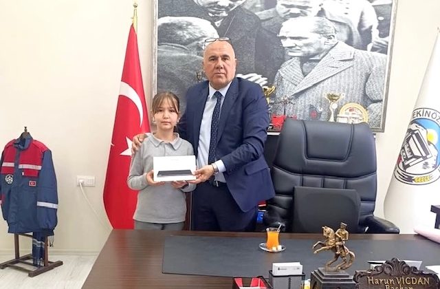 Ekinözü Belediyesi’nde 23 Nisan Coşkusu: Makam Koltuğu Minik Aybüke’ye Emanet