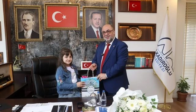 23 Nisan’da Başkanlık Koltuğu Minik Ecrin’e Emanet Edildi