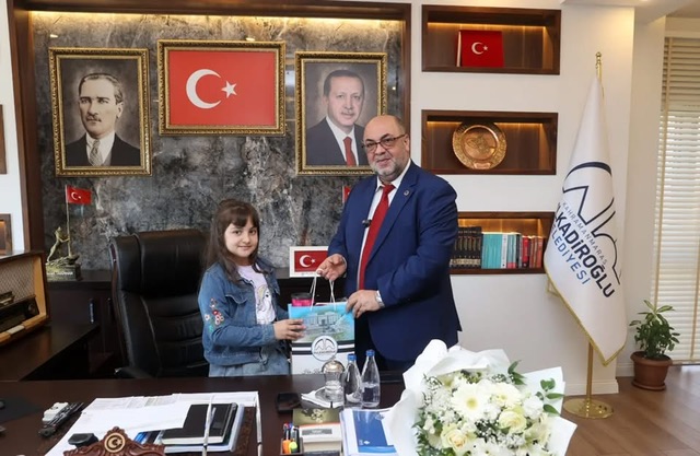 23 Nisan’da Başkanlık Koltuğu Minik Ecrin’e Emanet Edildi